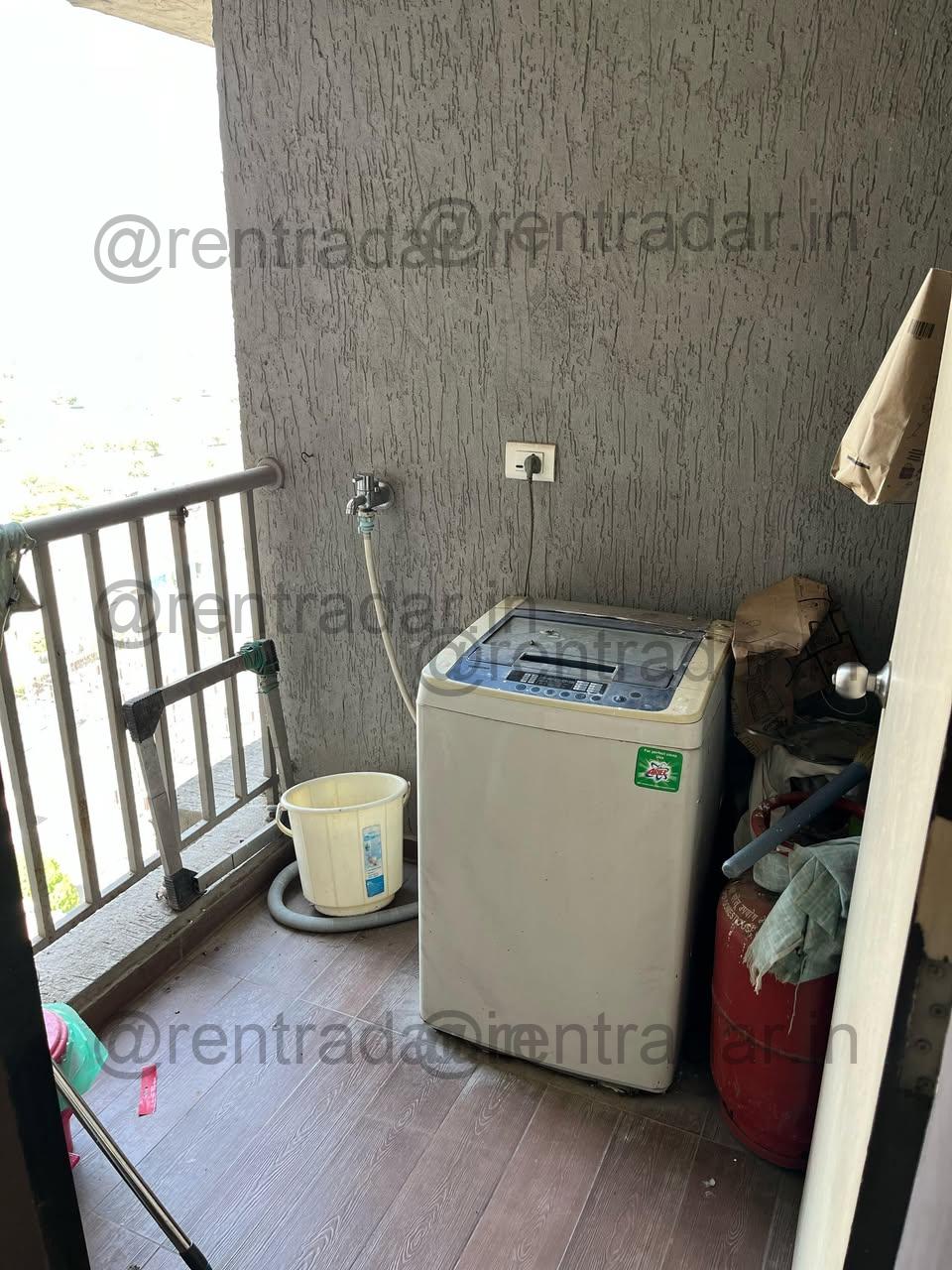 Room in 3bhk at Blue Ridge Town