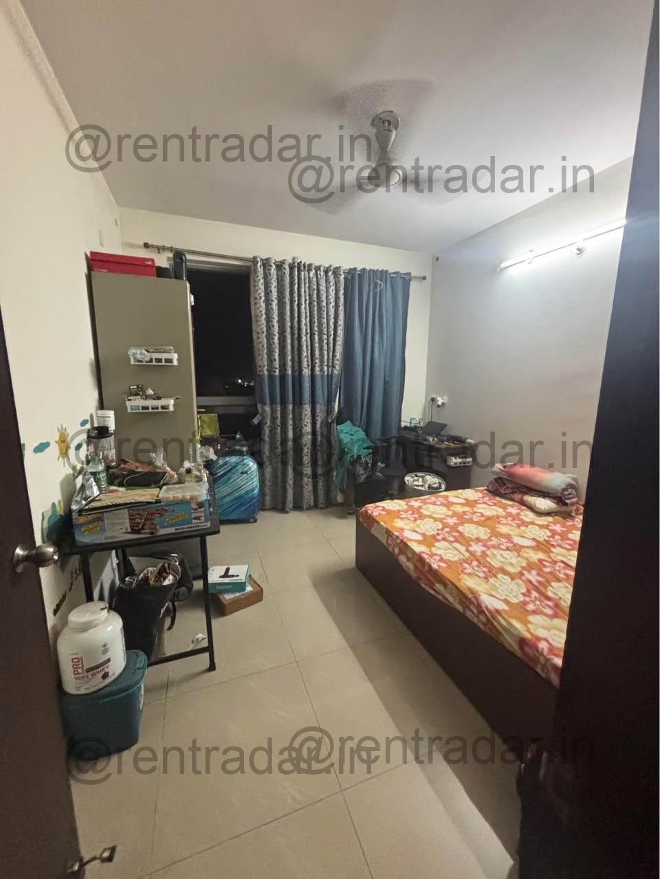 Private Room in 3 Bhk at Future Towers Amanora Tower (future Towers Amanora)
