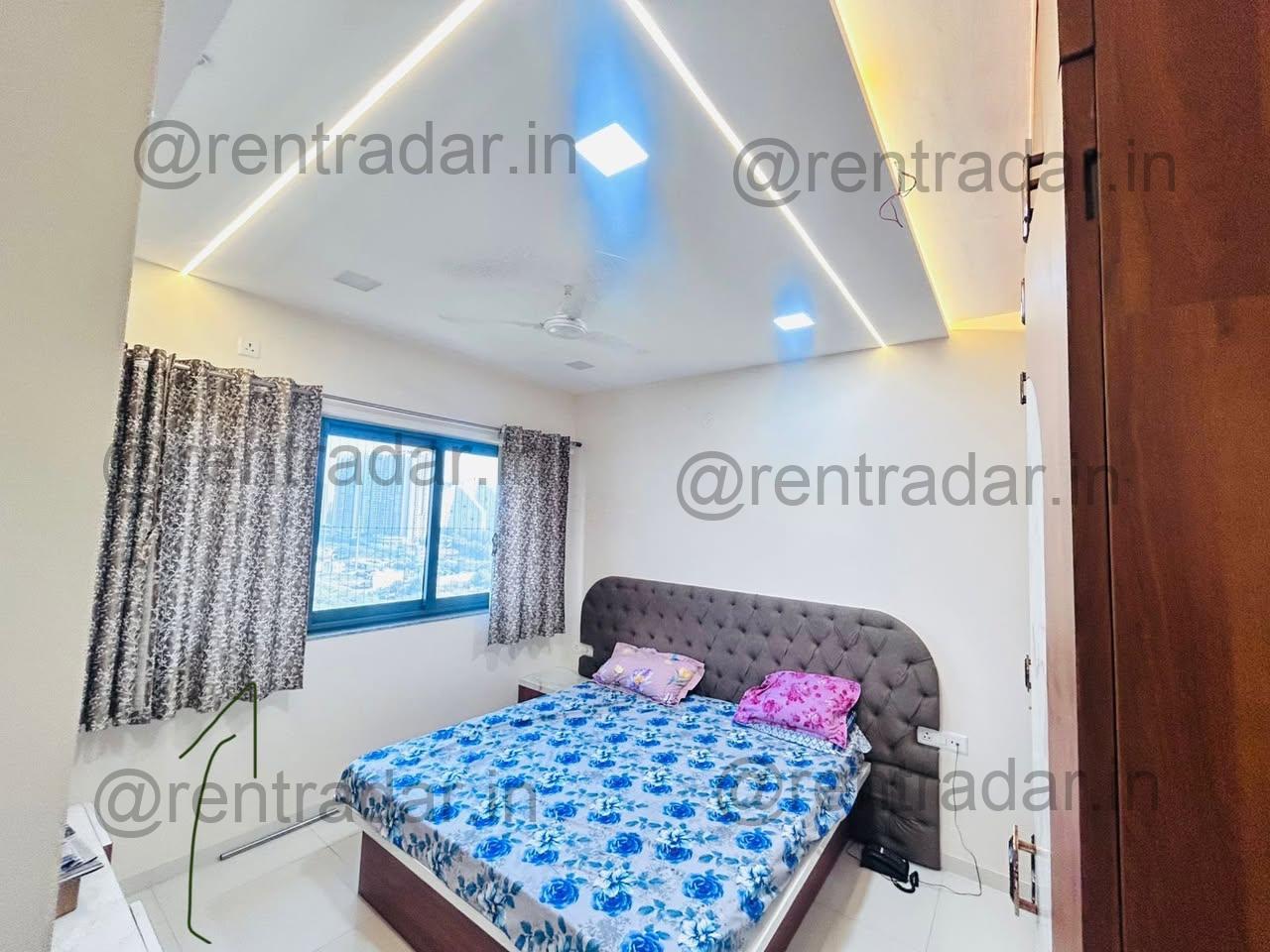Private Room in 2bhk at Amanora Park Town (gold Towers)