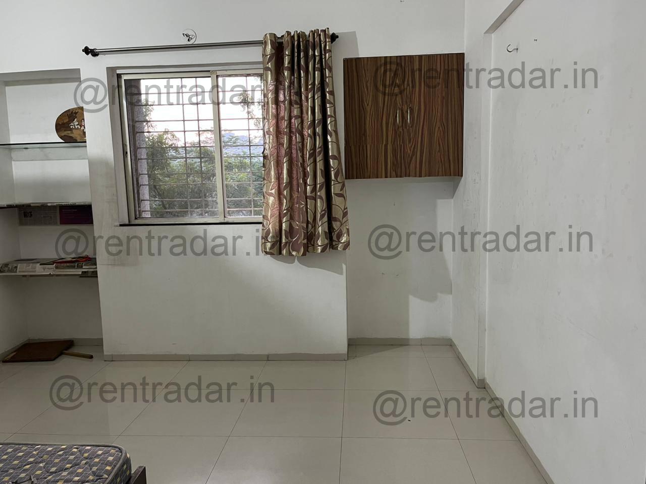 Room Available at La Glorissa Society (la Glorissa Society)