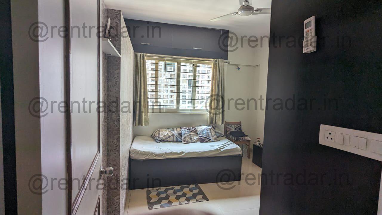 Room in 2bhk at Hadapsar (amanora Trendy Tower)