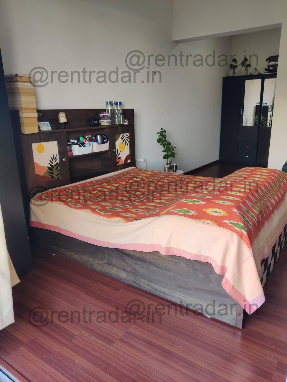 Room in 3 Bhk at Hadapsar (neo Towers)
