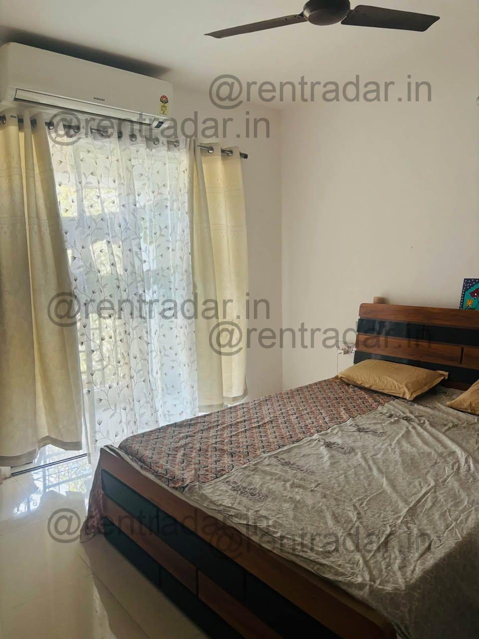 Room in 2 Bhk at Viman Nagar