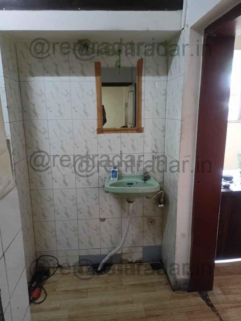 Room in 2 Bhk at Gultekadi