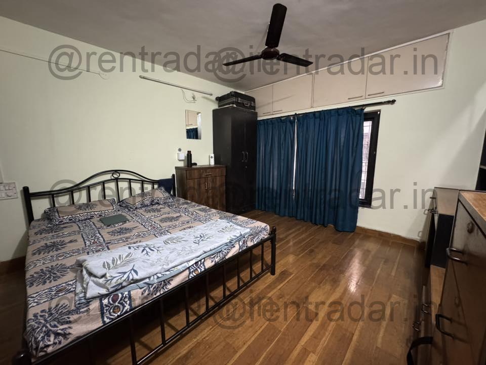 Room in 3bhk at Bhosle Nagar (sayantara Apartments)