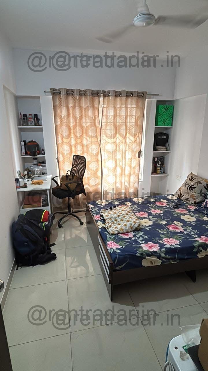 Room Available at Amanora Town (victory Tower)