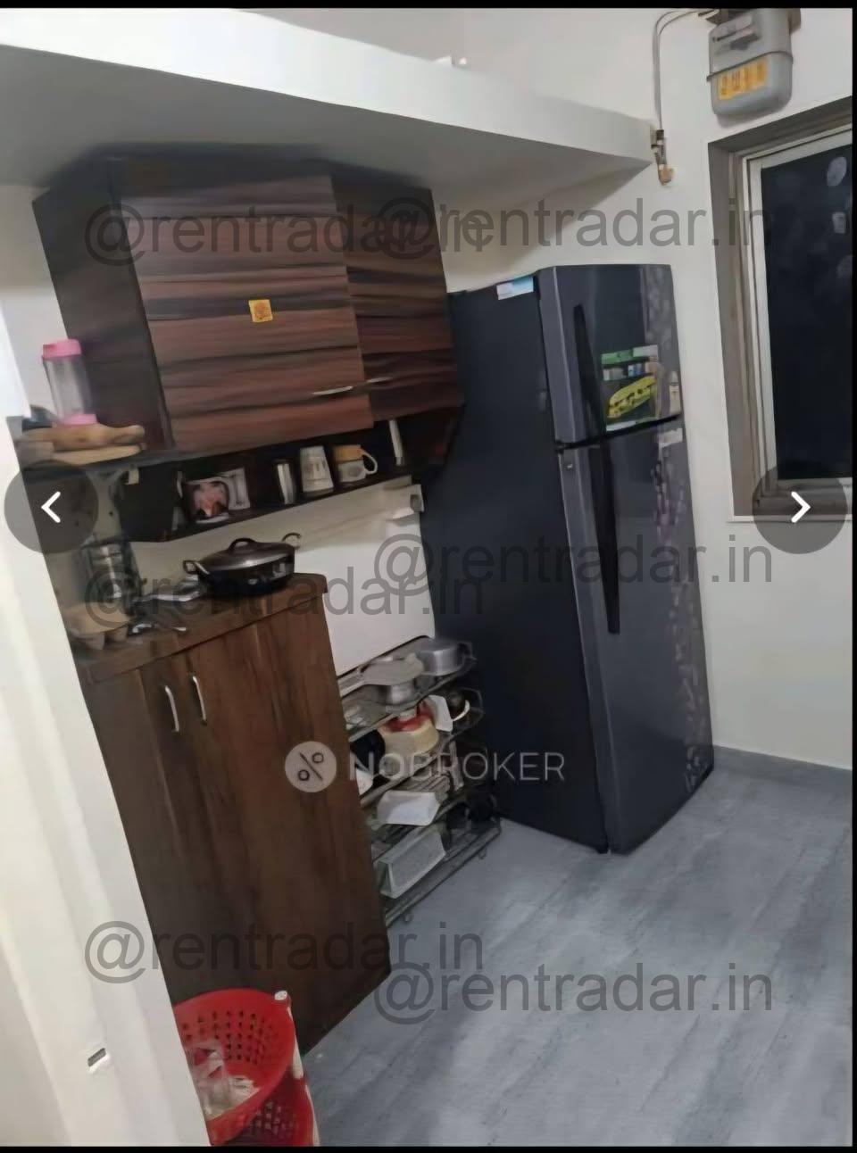 Room in 1bhk at Suchidham Complex, Near Oberoi Mall,dindoshi Court, Goregoan East
