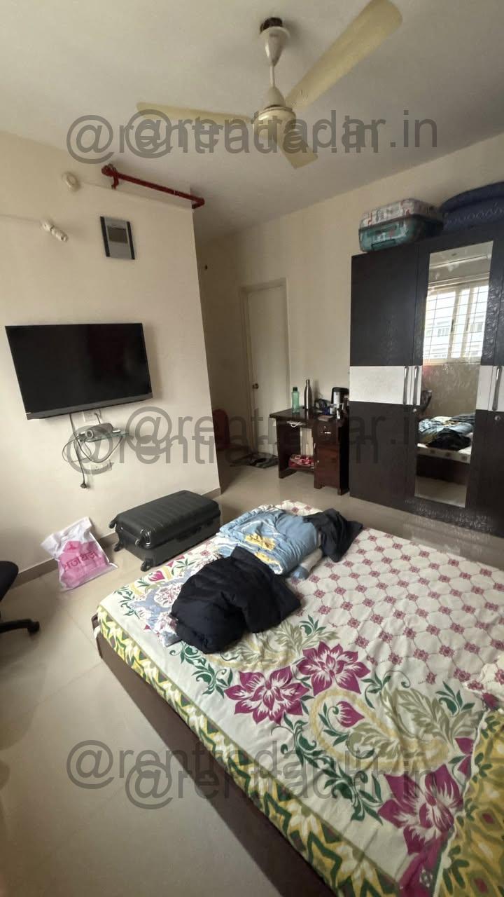 Room in 2.5 Bhk at Amanora Park Town (trendy Towers)