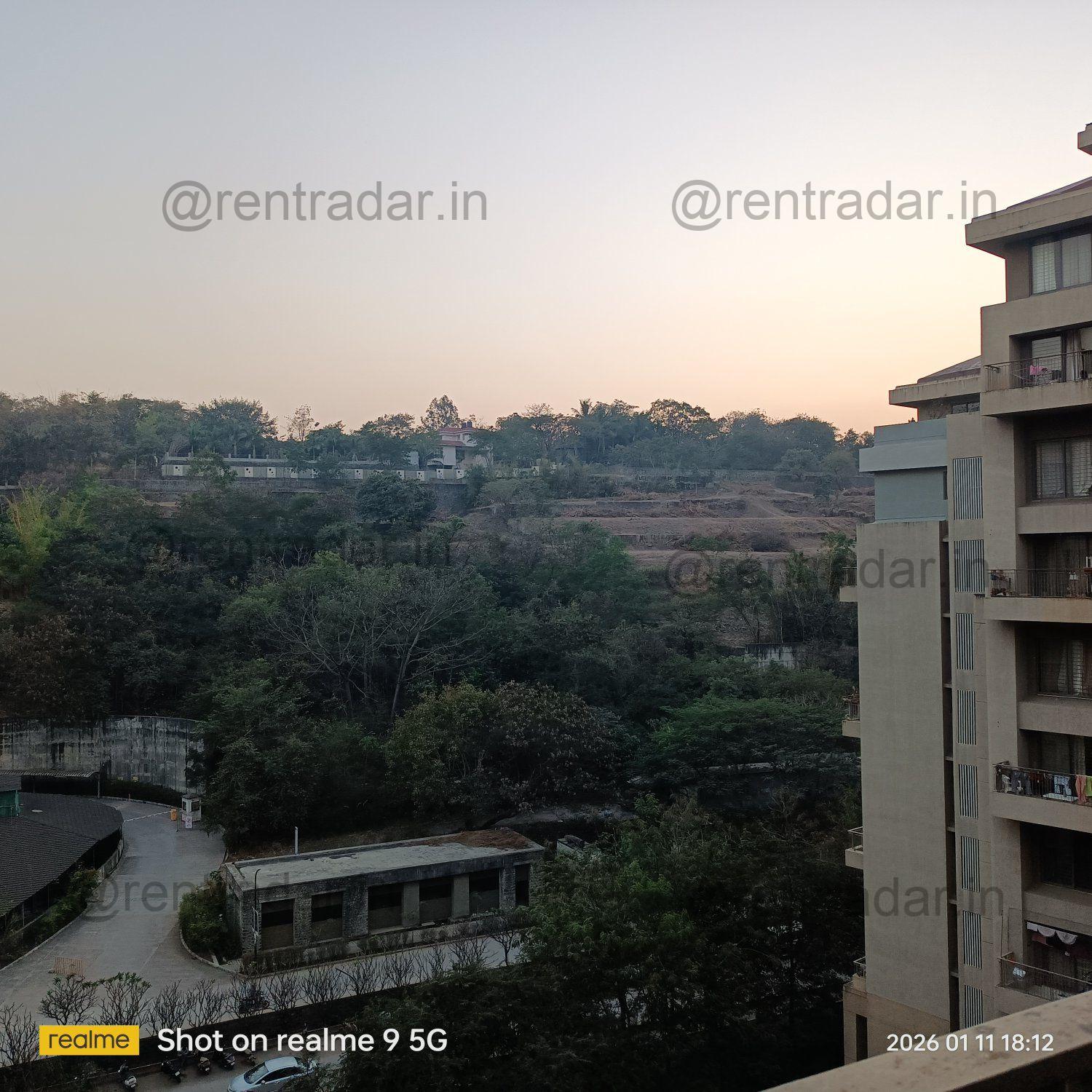 Room in 2bhk at Bavdhan (skyi Songbirds)