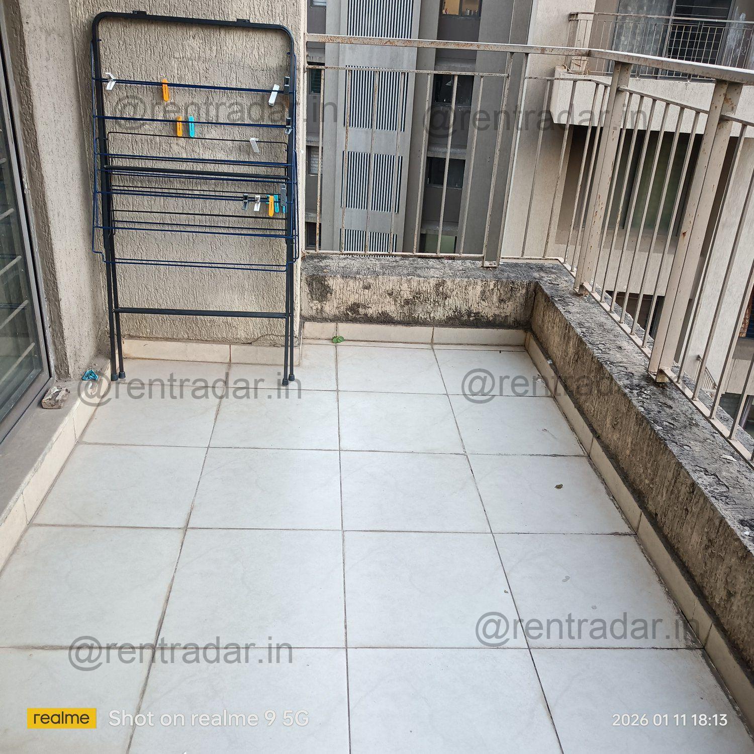 Room in 2bhk at Bavdhan (skyi Songbirds)