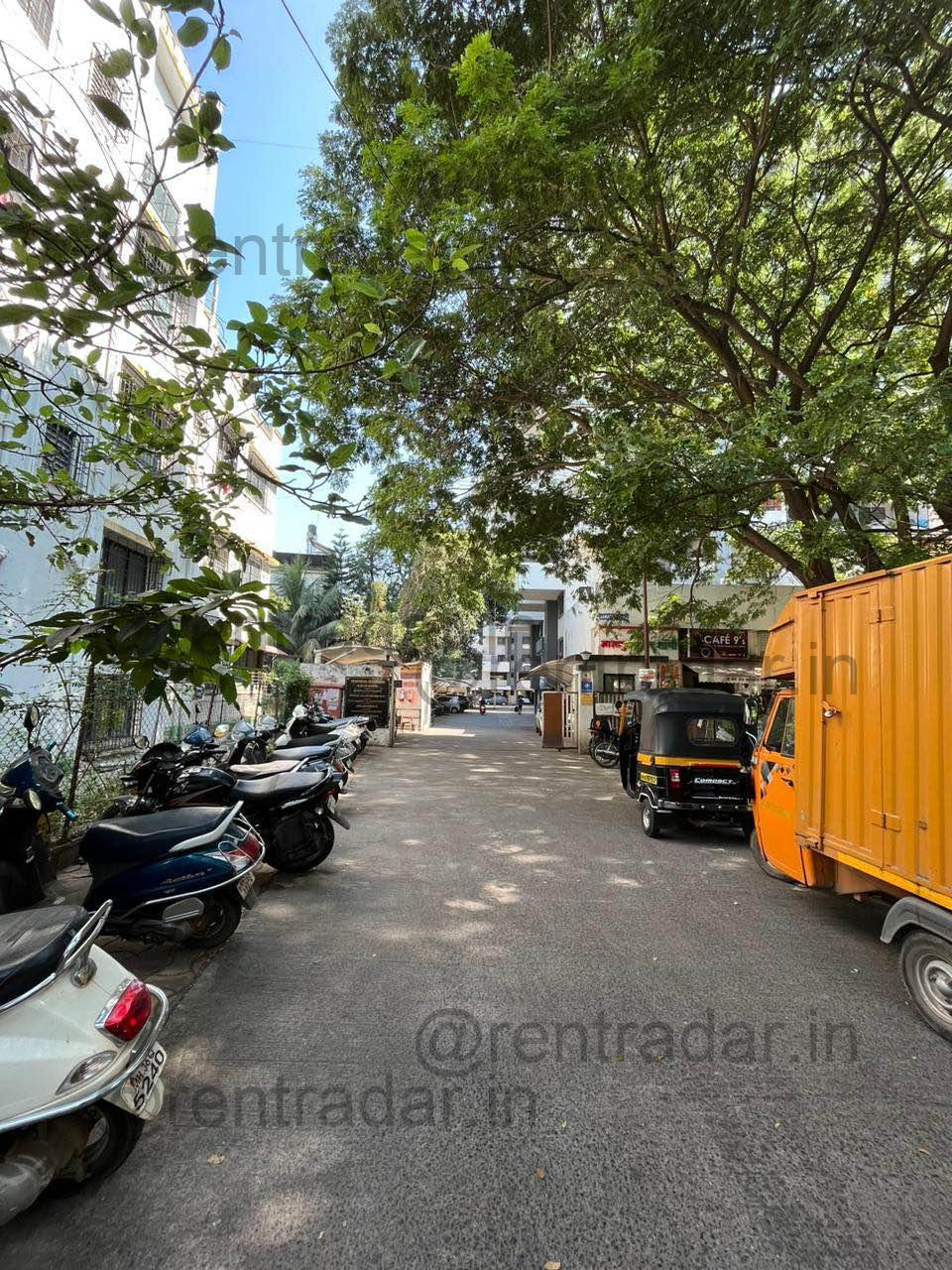 Room in 3bhk at Karve Nagar