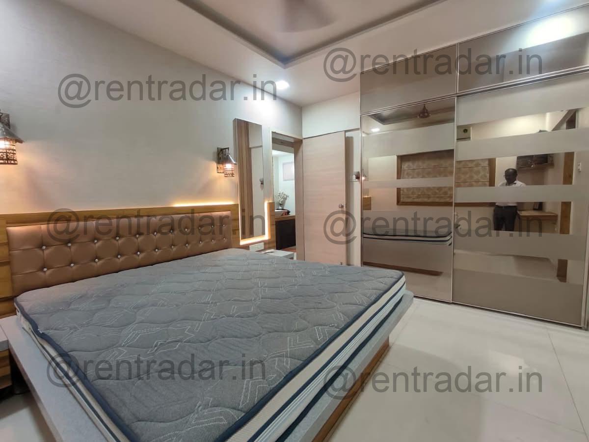 Room in 3bhk at Dhanori Road, Lohegaon (pride Aashiyana)
