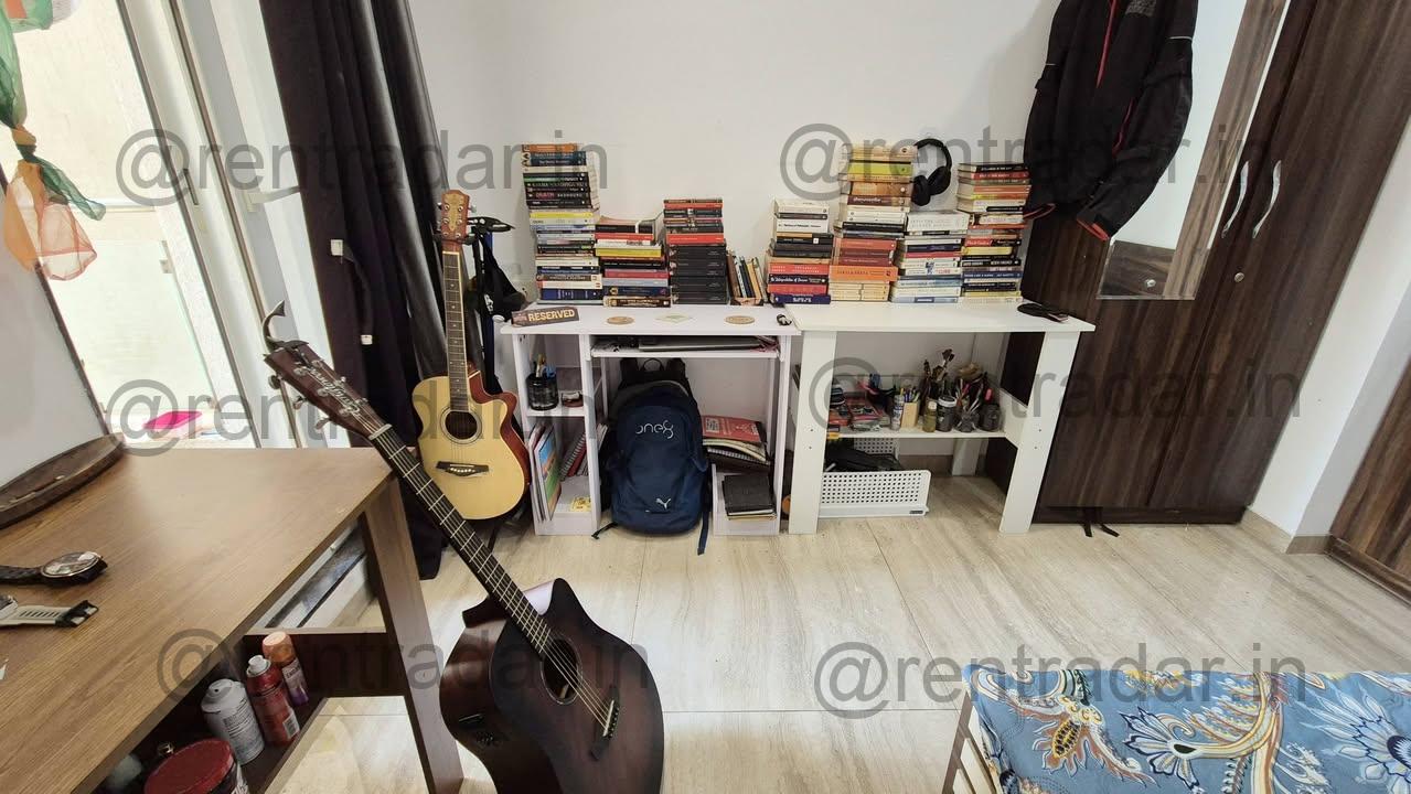 Private Room in 3bhk at Leisure Town Society, Amanora (leisure Town Society)
