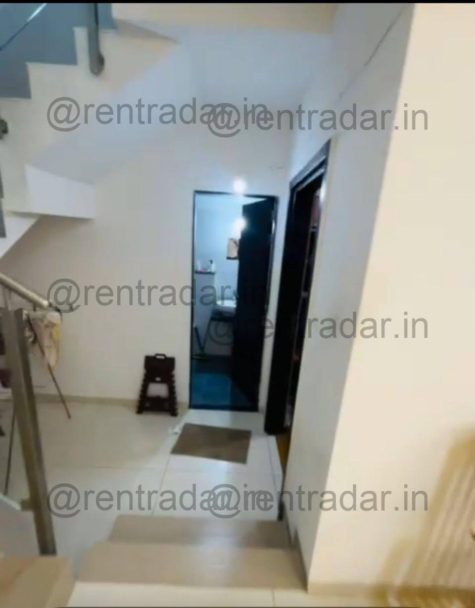 Room Available at Kharadi (gera Planet of Joy)
