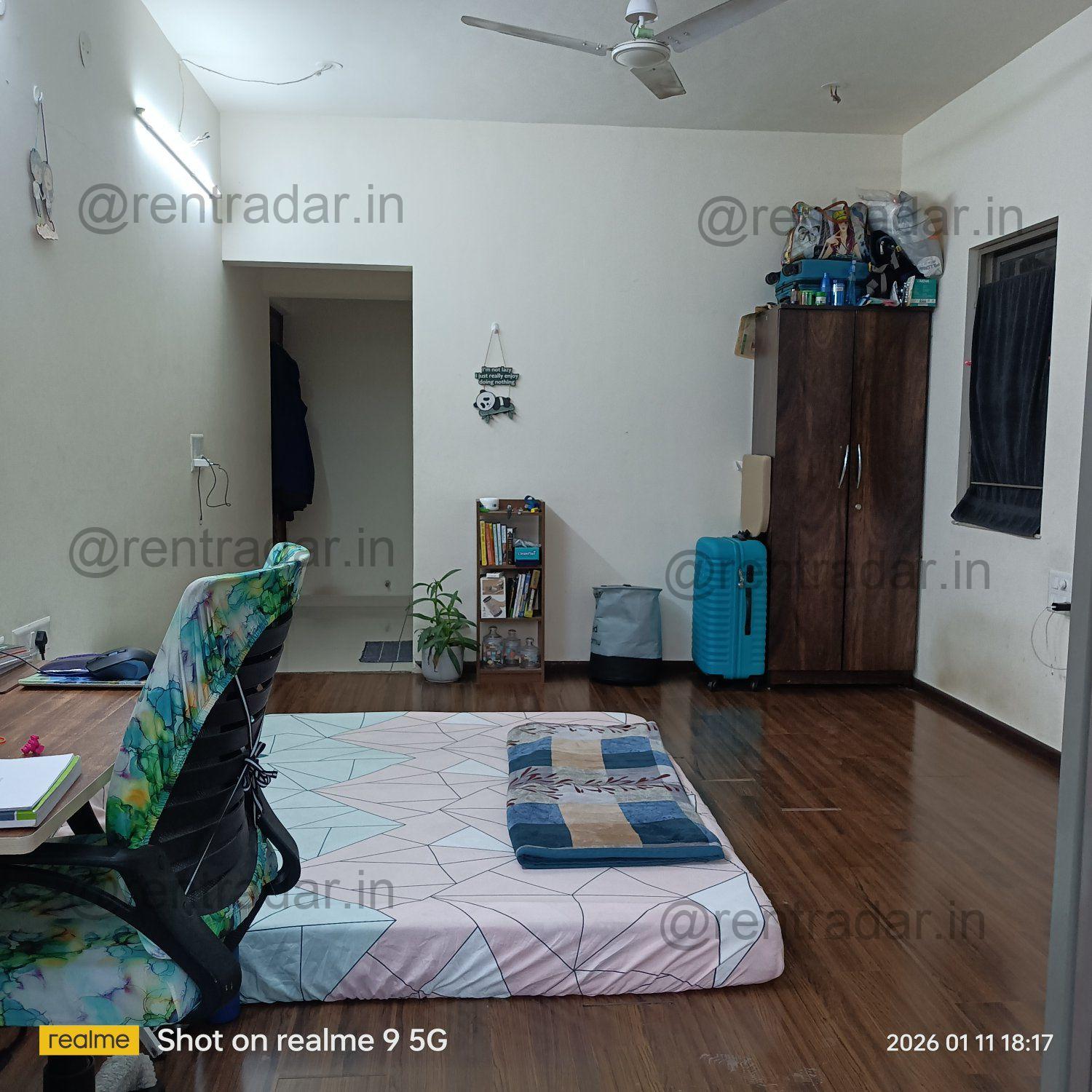 Room in 2bhk at Bavdhan (skyi Songbirds)