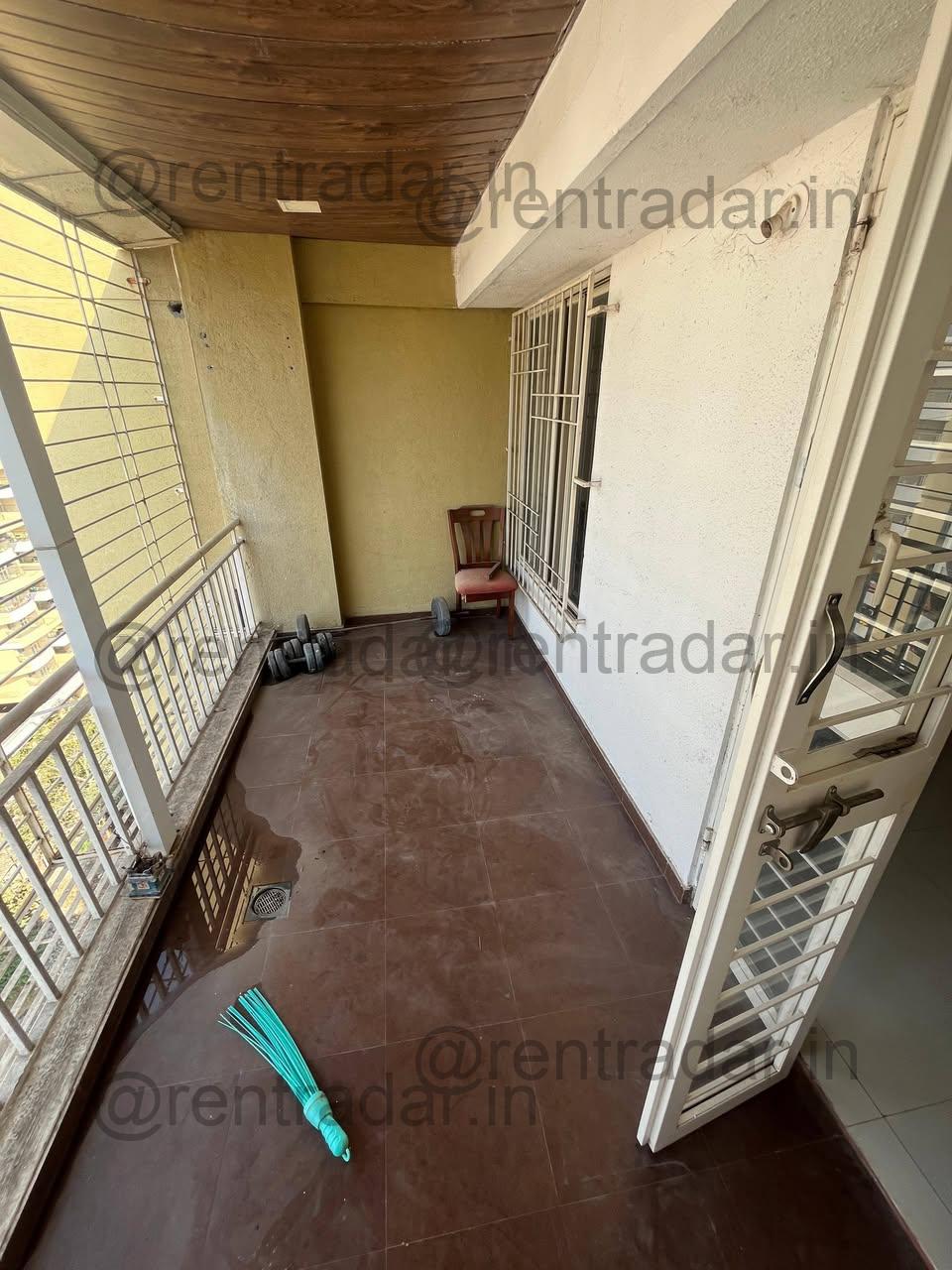 Private Room in 3bhk at Dhanori (triaa Hillome)