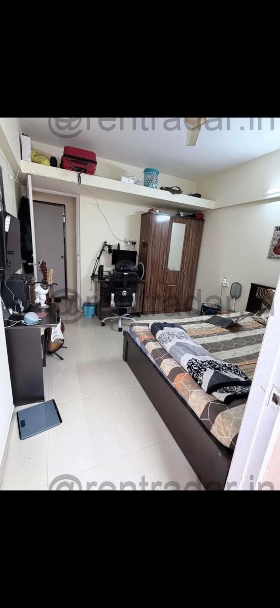 Room in 3bhk at Baner–pashan Link Road (crystal Garden Society)