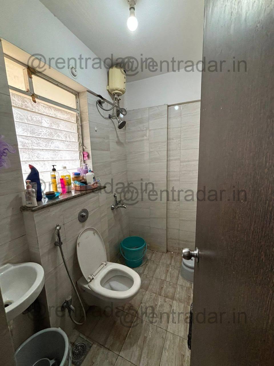Room Available at Amanora Victory Towers (amanora Victory Towers)