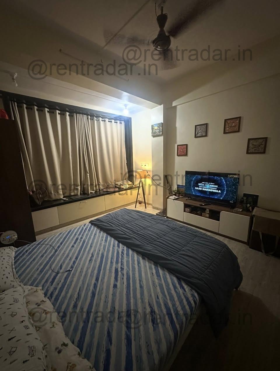 Room in 3 Bhk at Chira Bazaar Main Road, Charni Road