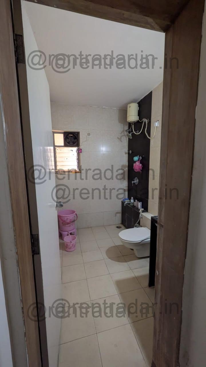 Room Available at Wakad (su Casa Society)