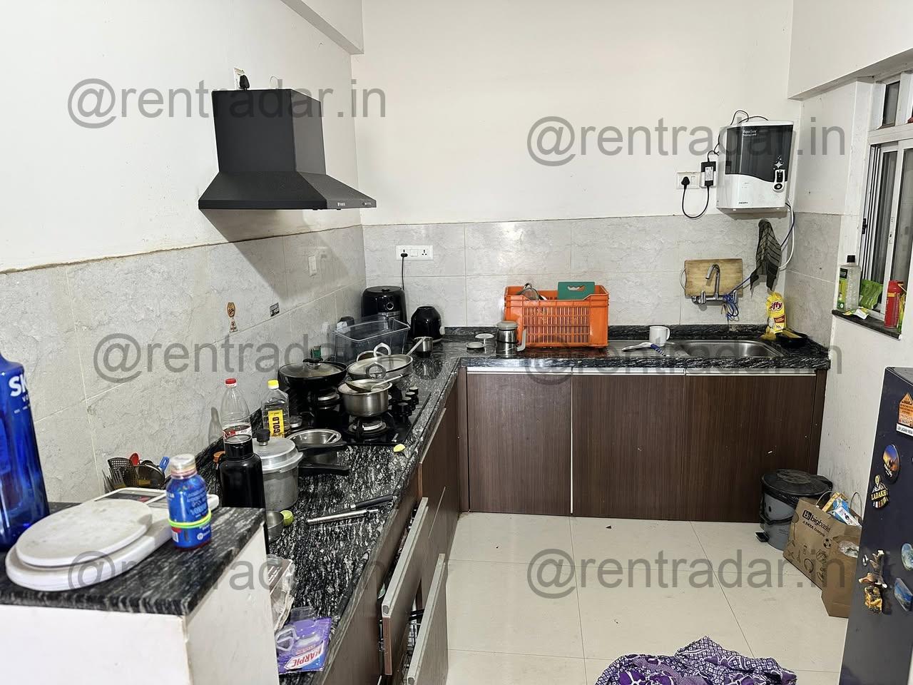 Private Room in 3bhk at Uppr Kharadi (gera World of Joy)