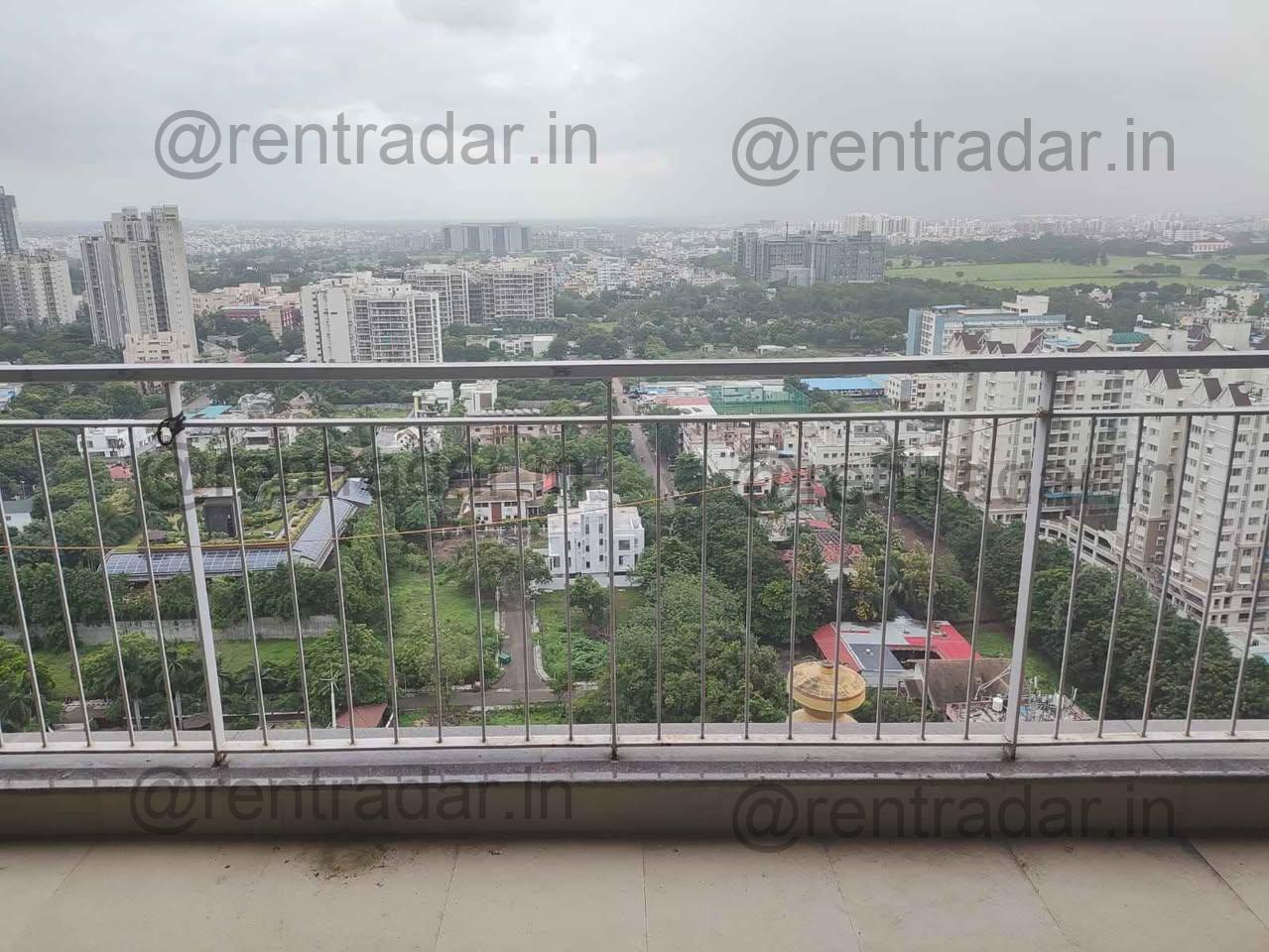 Room in 5bhk at Amanora Town Park, Hadapsar (aspire Towers 11-12)