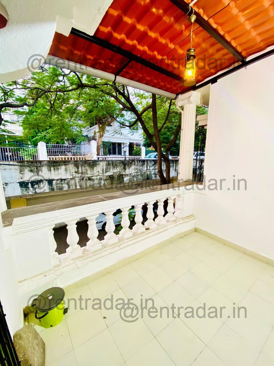 Room in 3 Bhk at Nibm Road