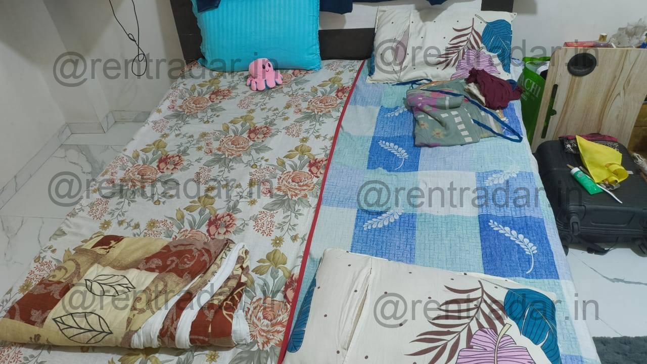 Room in 2bhk at Kandivali East