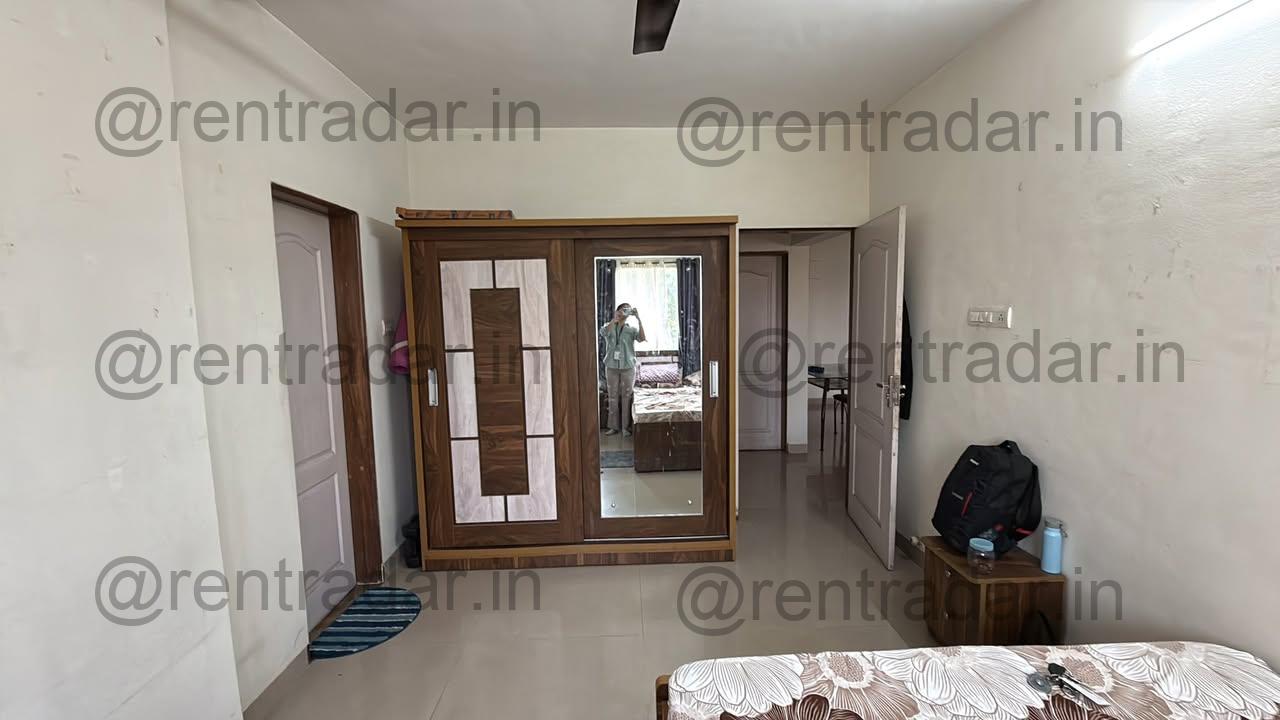 Room in 3bhk at Venkatesh Flora Society KP Annexe