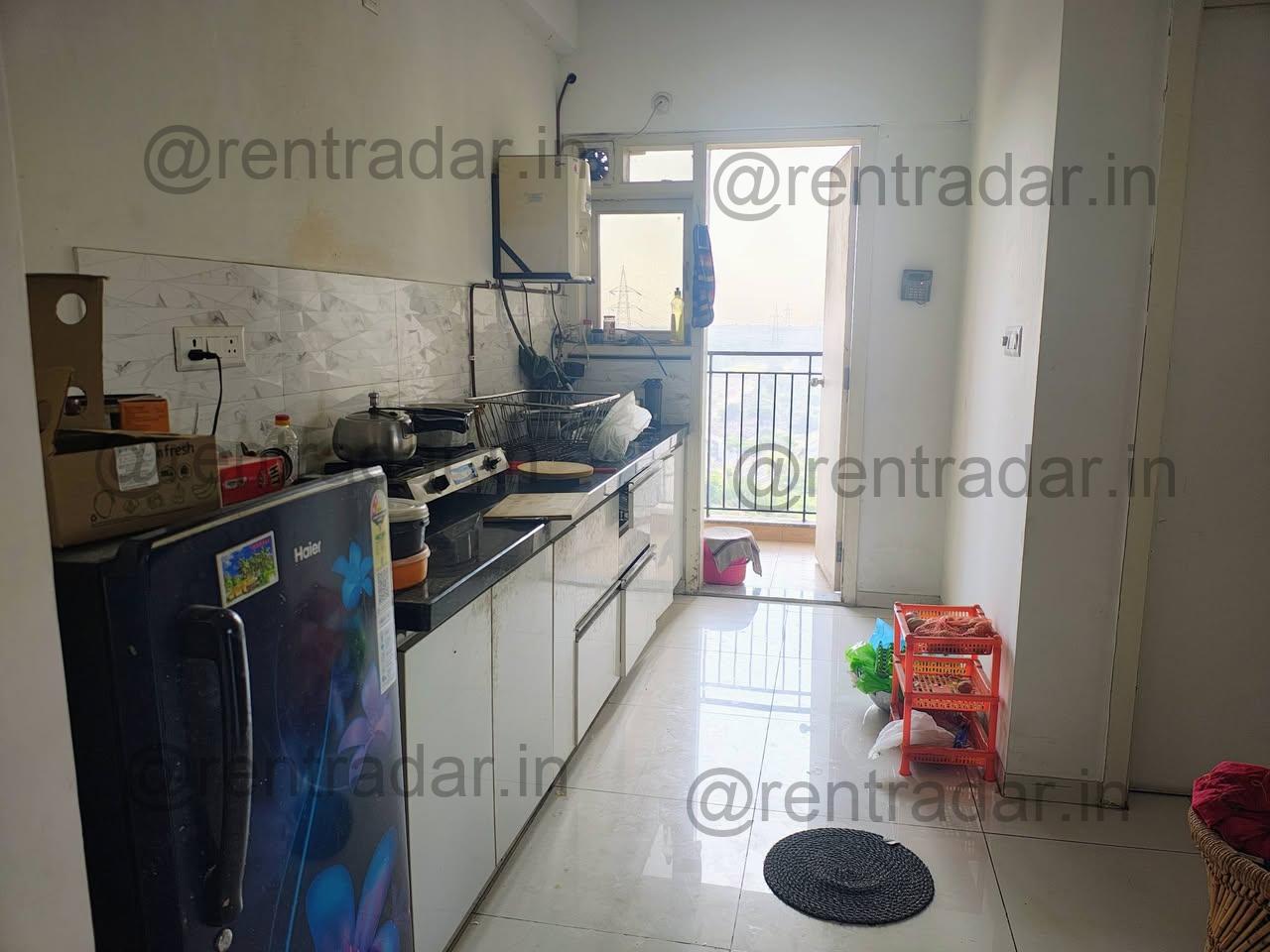 Room in 2bhk at Near Magarpatta, Hadapsar (amanora Gold Towers)