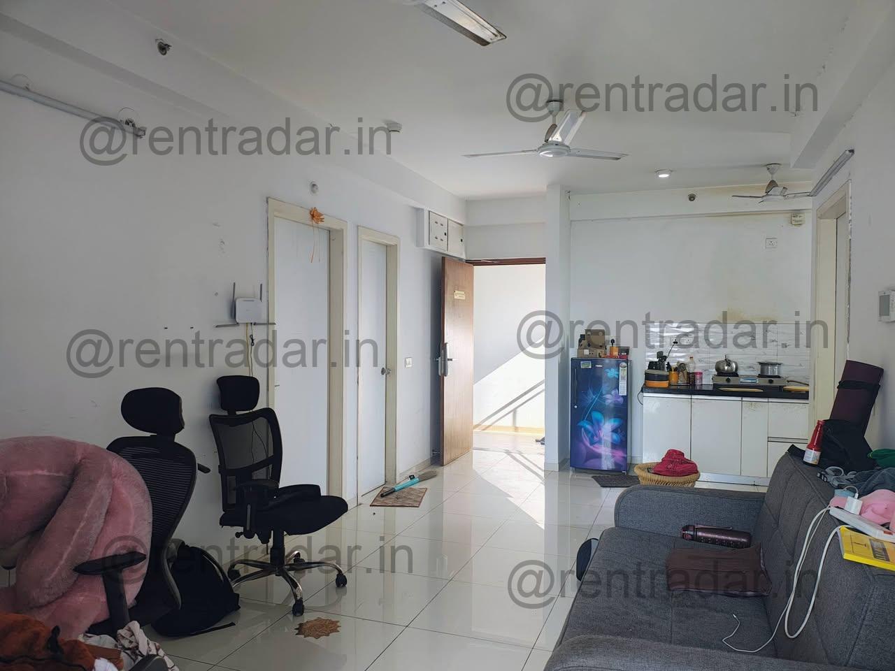 Room in 2bhk at Near Magarpatta, Hadapsar (amanora Gold Towers)