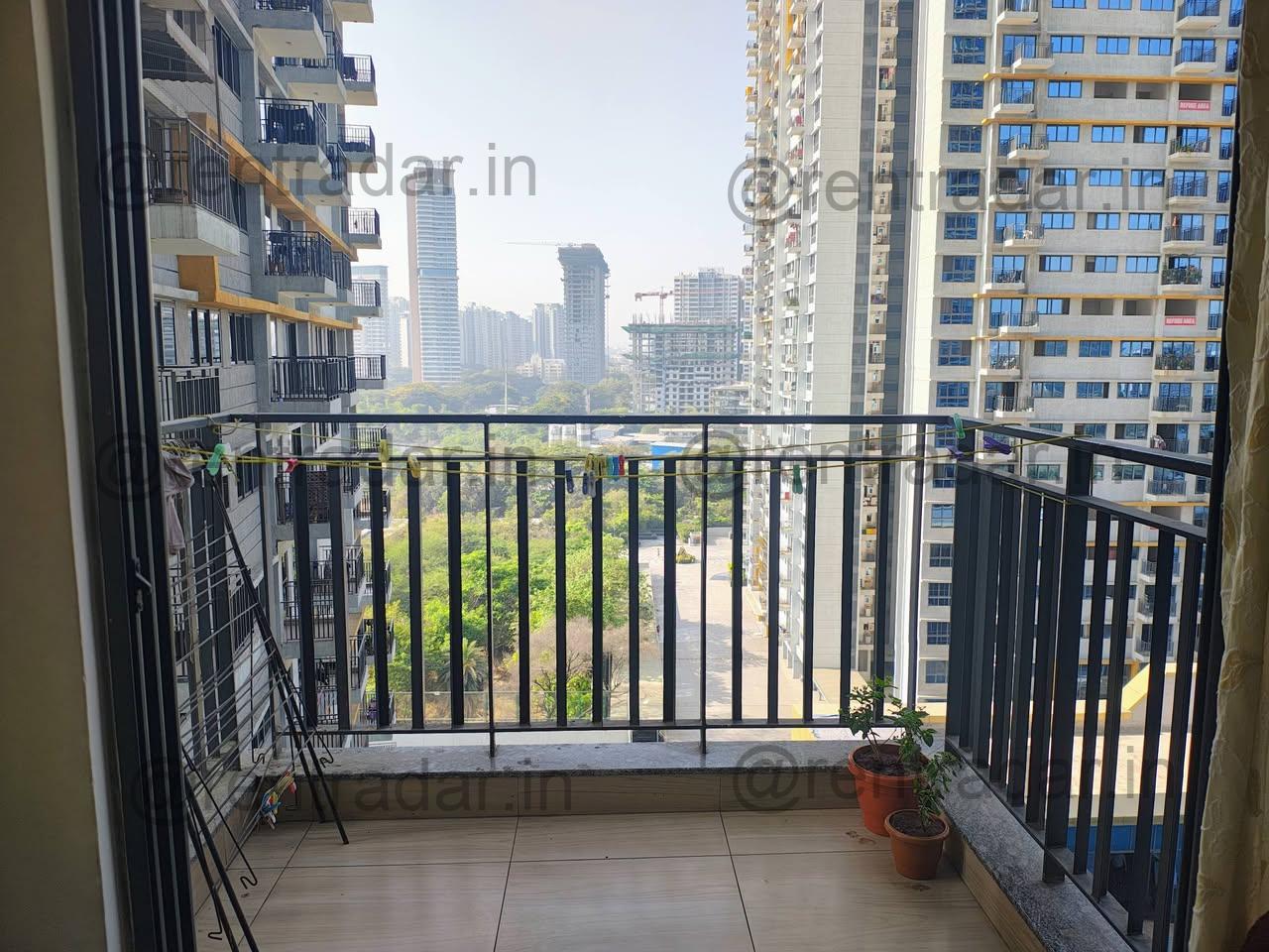 Room in 2bhk at Near Magarpatta, Hadapsar (amanora Gold Towers)