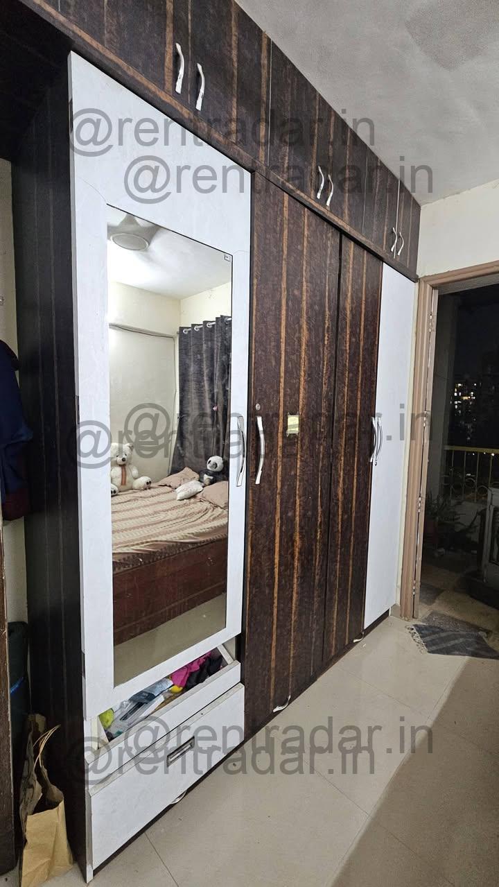 Room in 2bhk at Dhanori Gaon (mayur Kilbil Society)