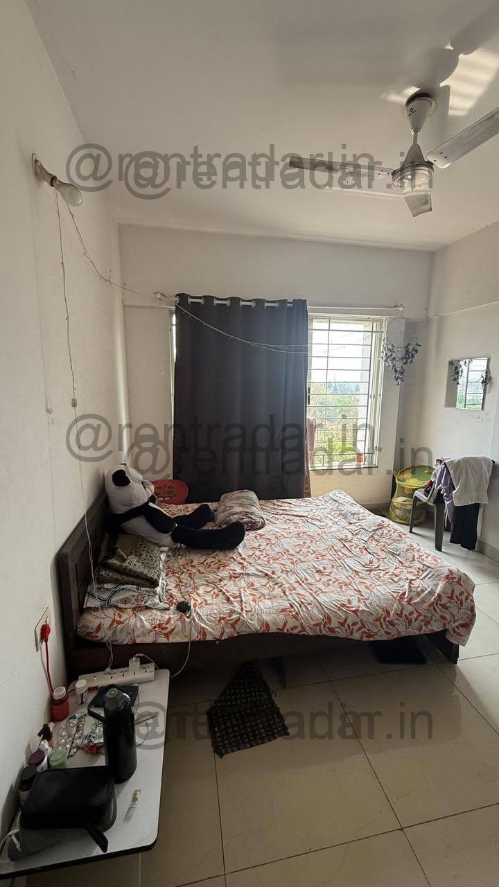 Private Room in 3.5 Bhk at Amanora (victory Tower)