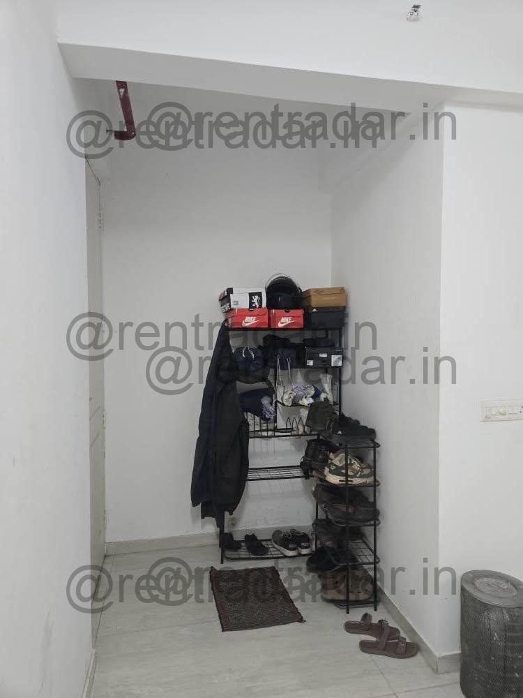 Room Available at Hinjawadi (high Mont Society)