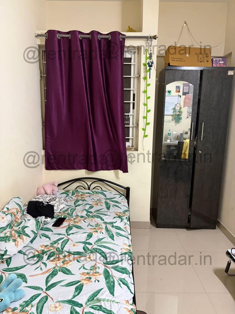 Room Available at Amanora Township (trendy Towers)