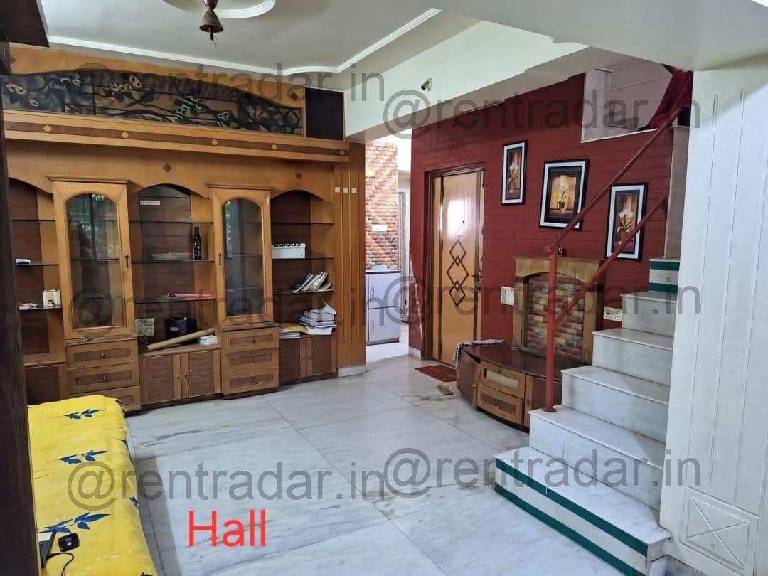 Room in 2bhk at Gokhalenagar (basant Bahar Society)