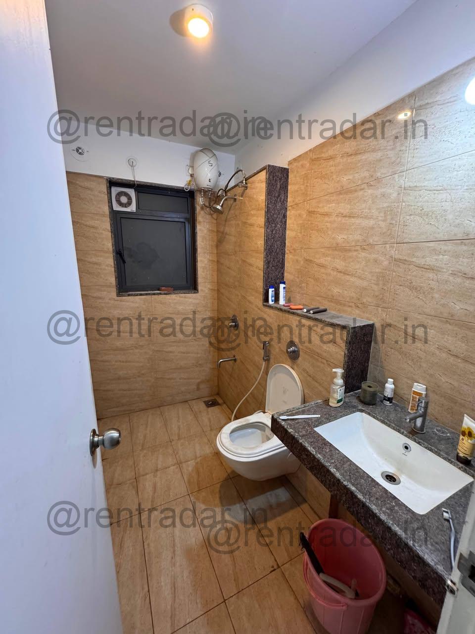Room in 2 Bhk at Amanora Gold Towers (amanora Gold Towers)