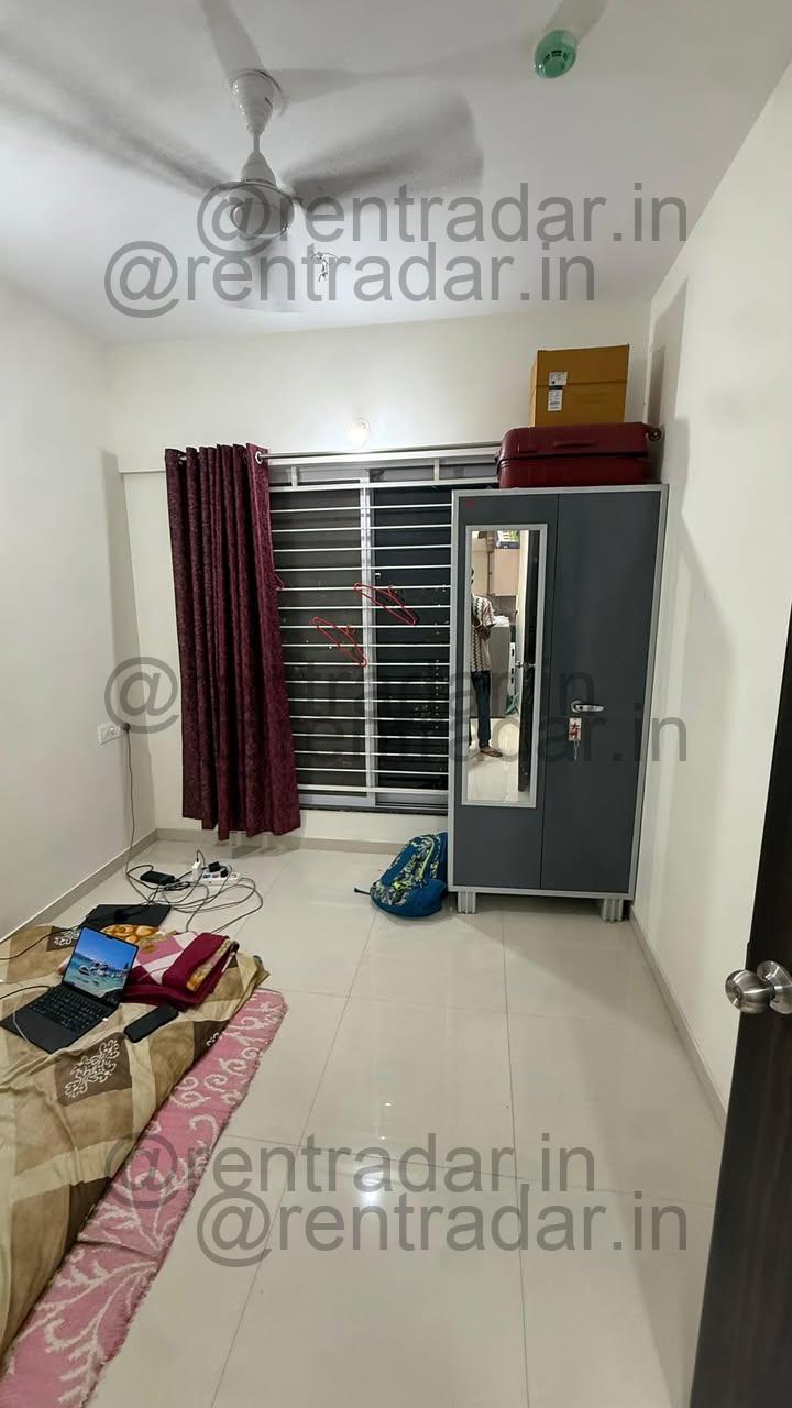 Room in 3 Bhk at Near to Wtc , Kharadi