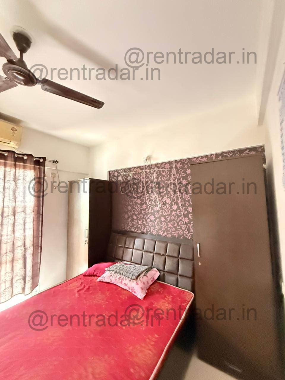 Private Room in 3 Bhk at Vishrantwadi (solitaire Housing Society)