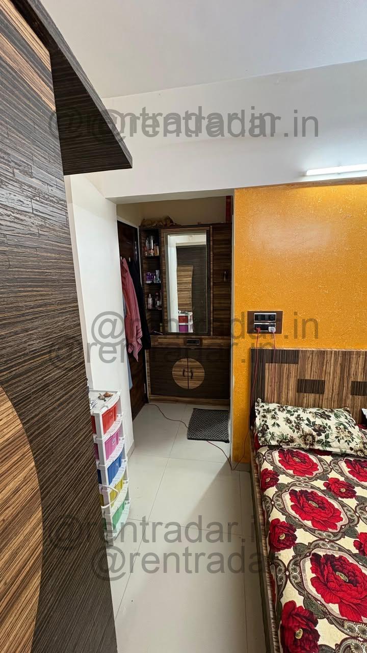 Room in 3 Bhk at Lokhandwala, Second Cross