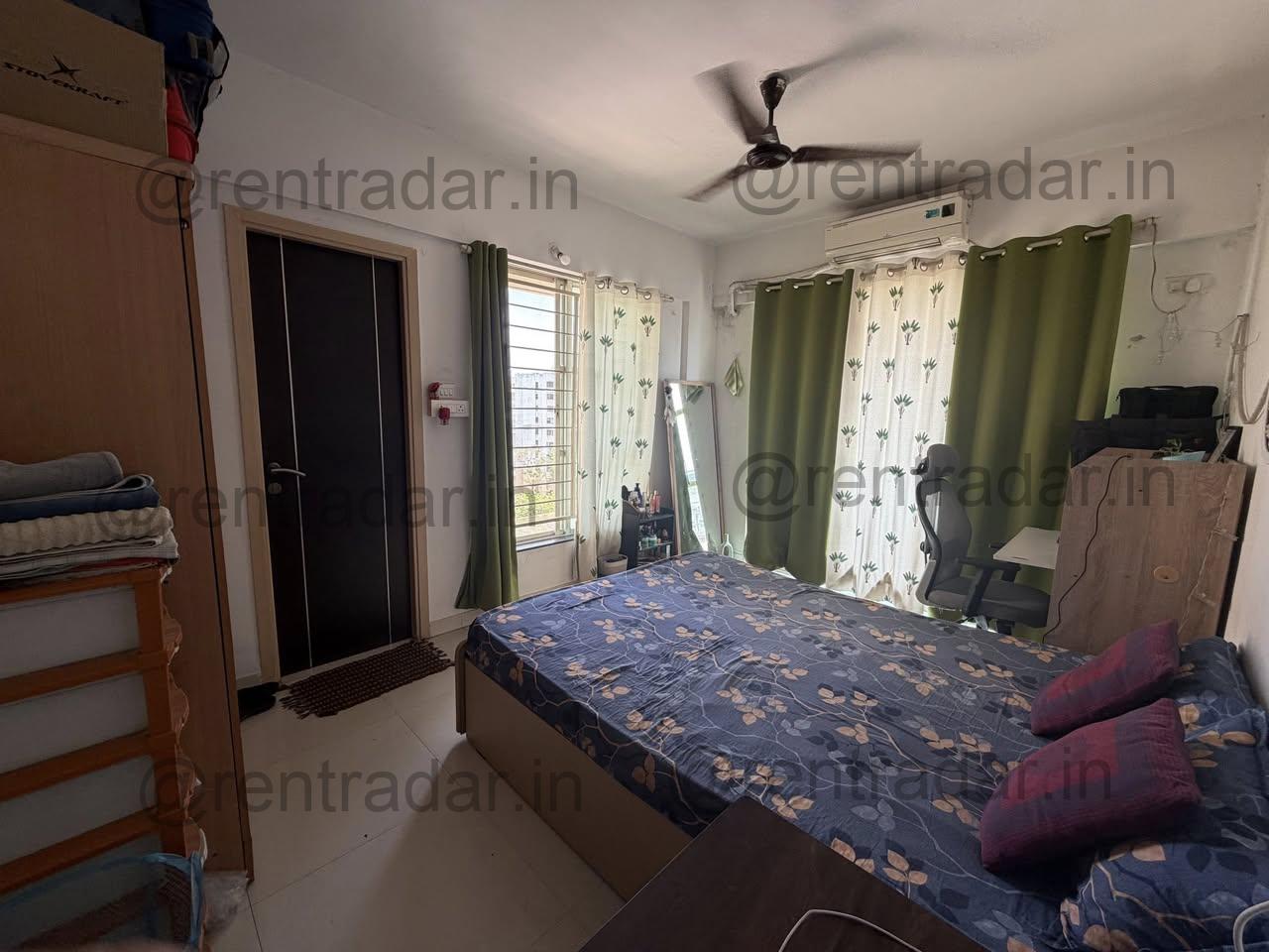 Room in 3bhk at Baner (comfort Zone Society)