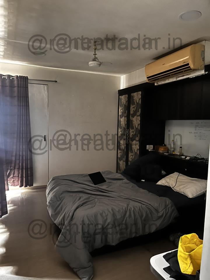 Room in 3bhk at Parel (dosti Flamingos)