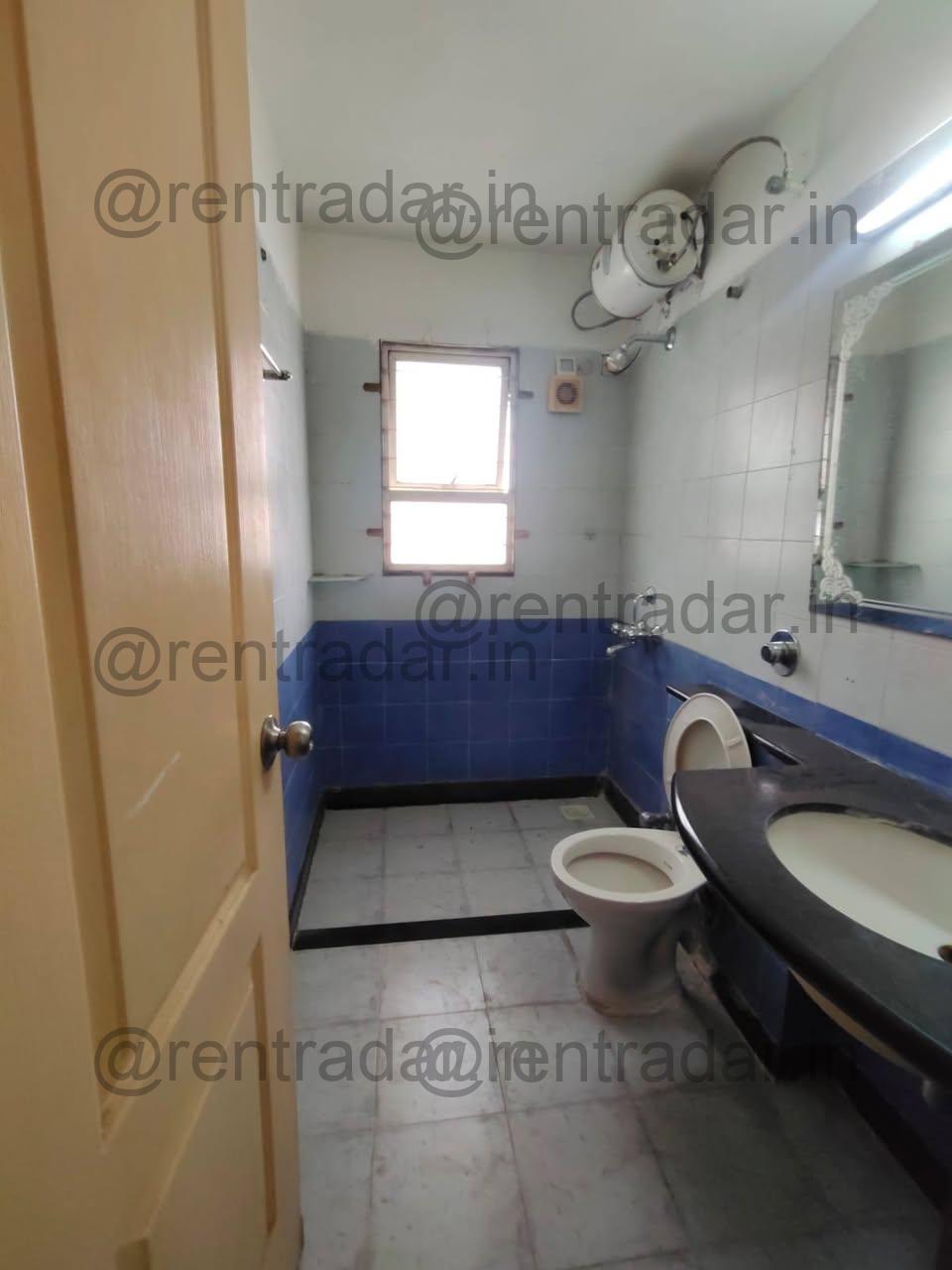 Room in 3bhk at Viman Nagar (zircon Society)
