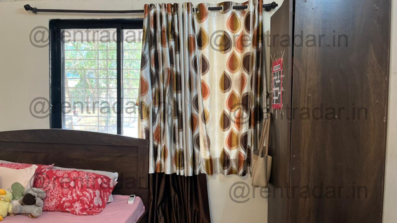 Room in 2 Bhk at Near Bkc, Lbs Marg