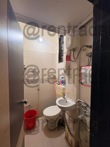 Room Available at Goregaon East (windflower Mantri Park)