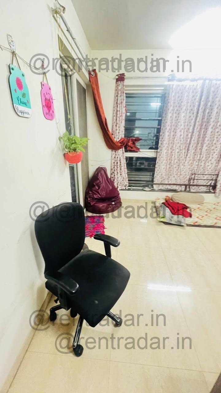Room Available at Hinjewadi (royal Entrada Society)