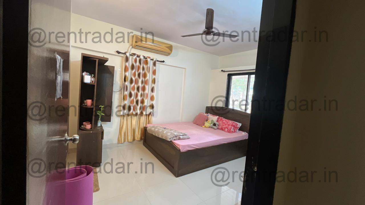 Room in 2 Bhk at Near Bkc, Lbs Marg