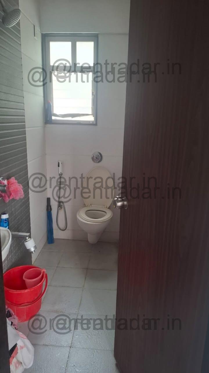 Room in 2bhk at Magarpatta (casa Feliz)