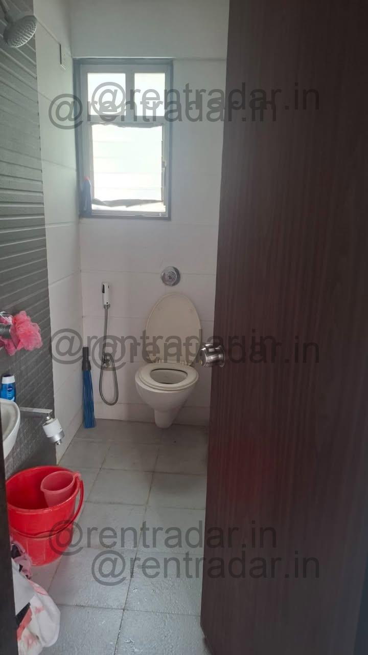 Room in 2bhk at Magarpatta (casa Feliz)